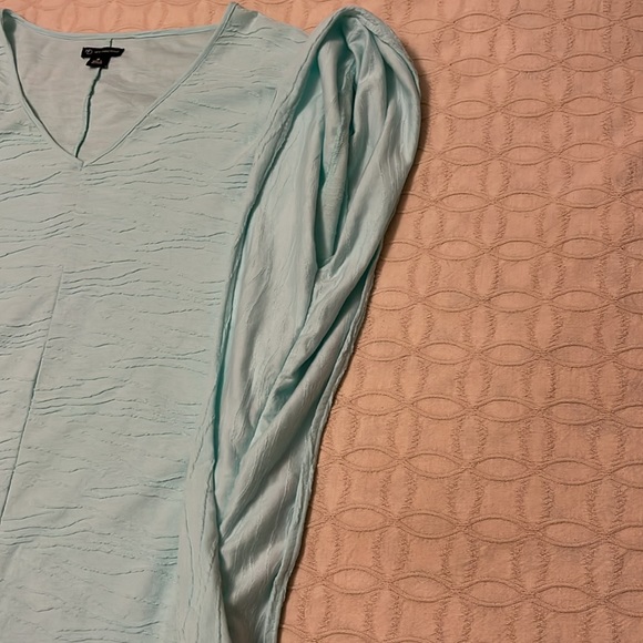 New Directions light blue/green flowy top - Picture 3 of 5